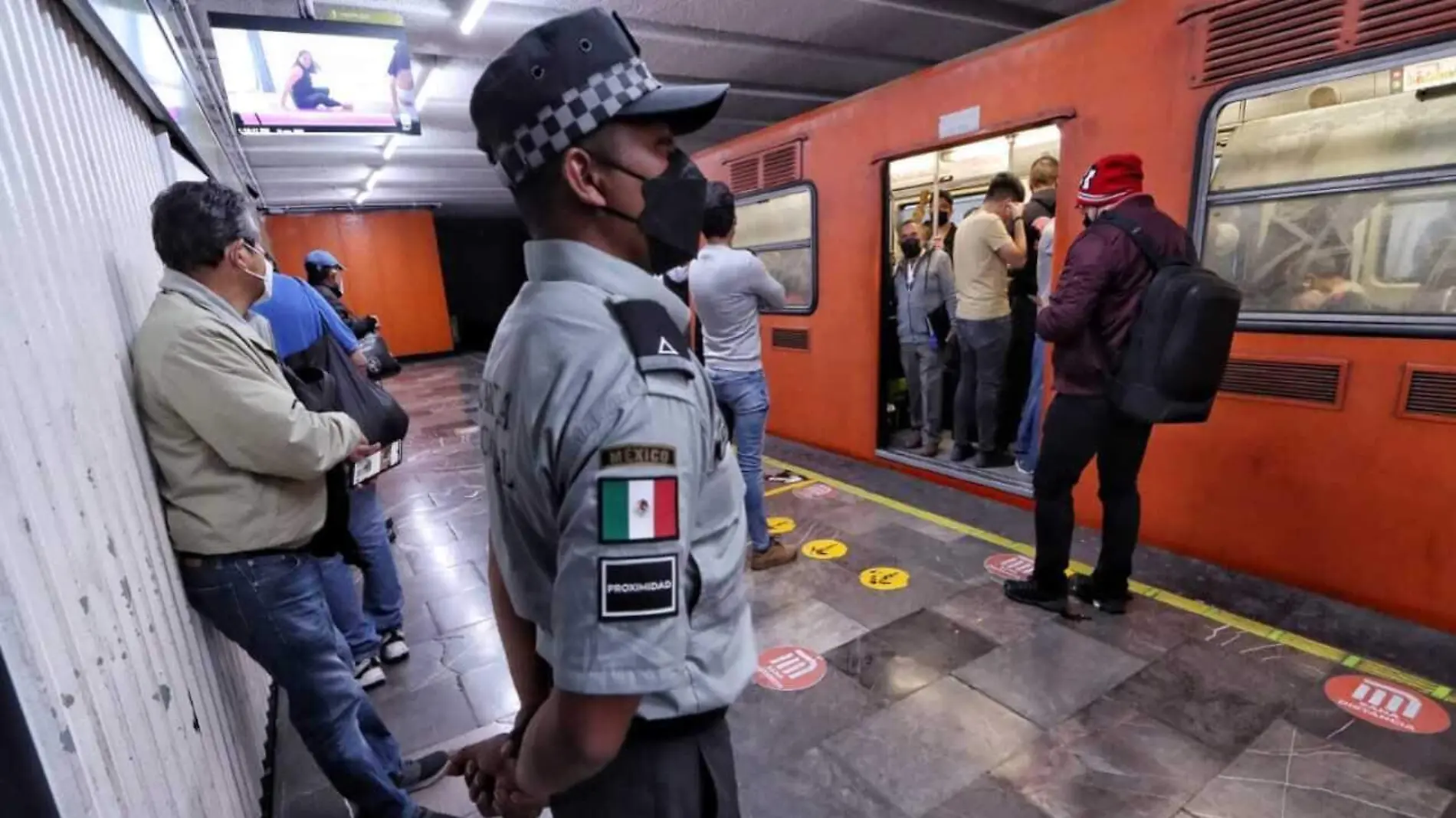 Guardia Nacional vigilando en Metro_3